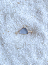 Load image into Gallery viewer, cornflower blue sea glass ring (size 7)
