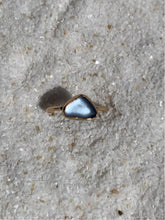 Load image into Gallery viewer, cornflower blue sea glass ring (size 7)

